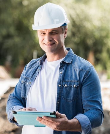 2-handsome-mature-construction-worker-with-tablet-QCNY2LV.jpg